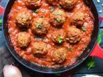 Featured image for How To Make Homemade Beef Meatballs In Tomato Basil Sauce